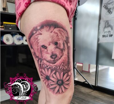 Hund Blumen Schriftzug Tattoo