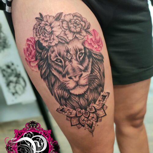 Löwe Blumen Mandala Tattoo