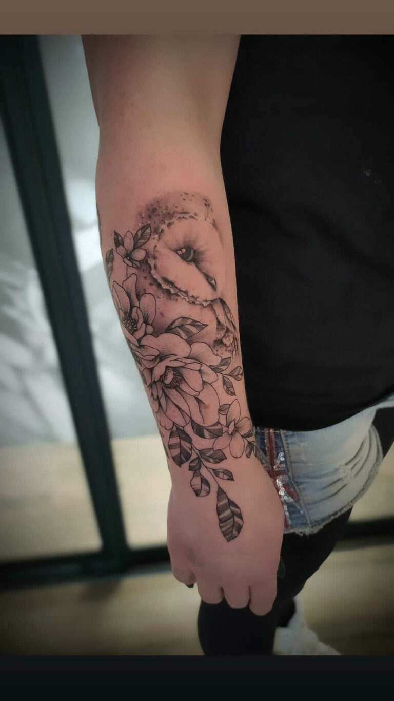 Schneeeule Blumen Tattoo – P.ink Neustadt bei Coburg