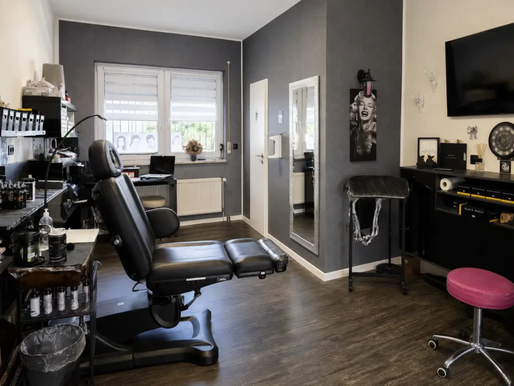 Moderner Tattoobereich im P.ink Tattoo Studio in Neustadt bei Coburg